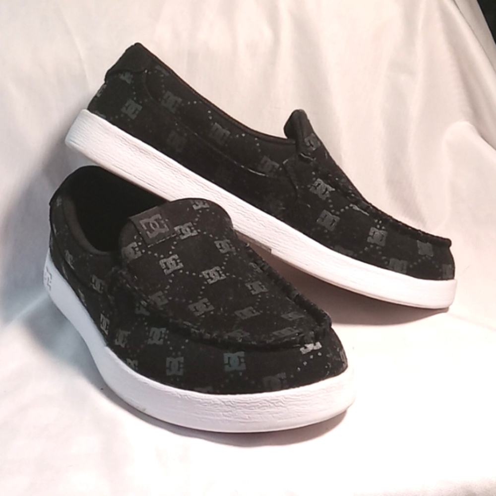DC SHOES canvas slip on all over logo skate shoes